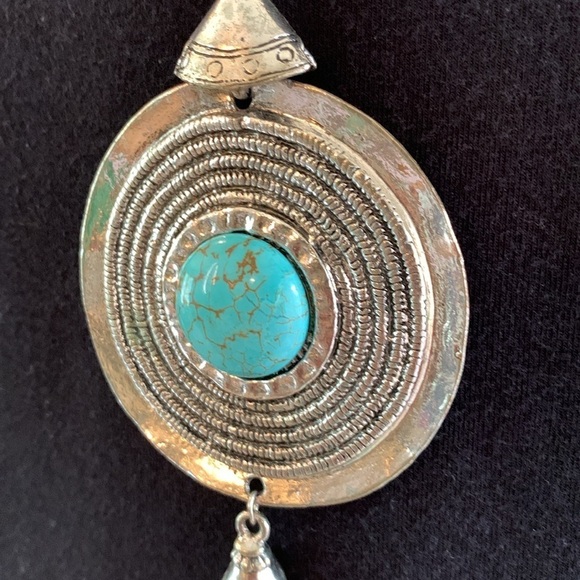 Silver and turquoise costume jewelry long necklace. - Picture 3 of 5